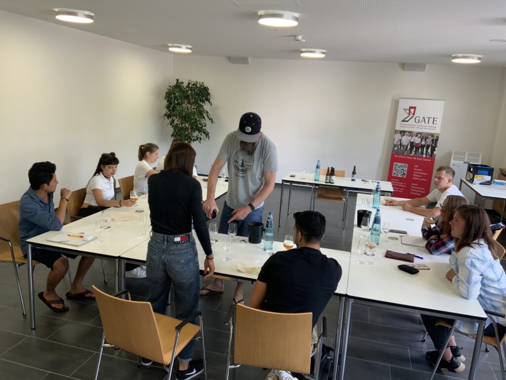 922CAA2B-F1A5-4BC1-B3E7-23A45E2D3878