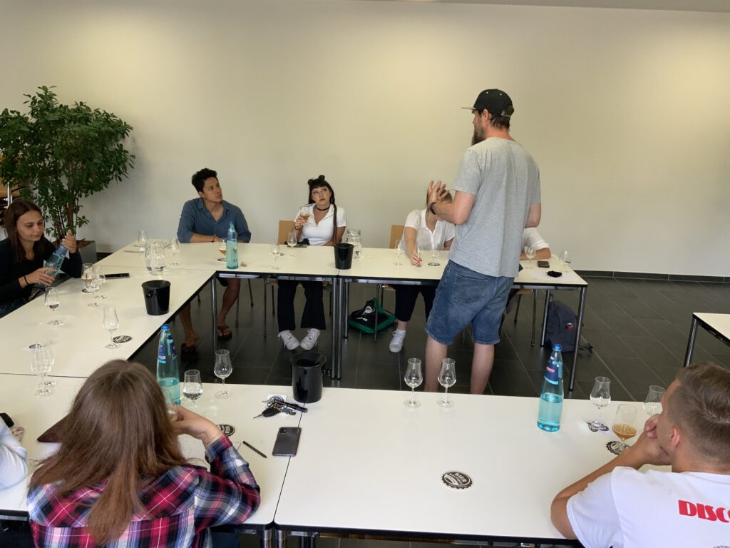 A63F98A6-AFD4-4998-8E71-DC63BF82E2BF