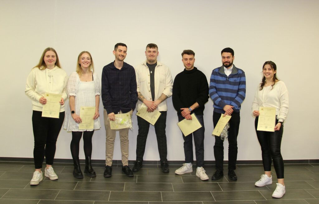 45c Pressebericht Bestenfeier Winter 2022-2023 (1)