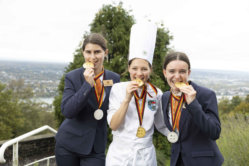 csm_Gewinner_Goldmedaille_Hofa__Koch__Reva_-_Deutsche_Jugendmeisterschaften_2025__1__-_DEHOGA_Bundesverband__Thomas_Fedra_6b9eed536d